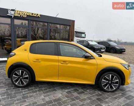 Желтый Пежо e-208, объемом двигателя 0 л и пробегом 129 тыс. км за 14399 $, фото 11 на Automoto.ua