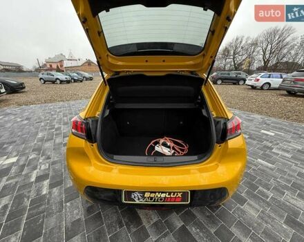 Желтый Пежо e-208, объемом двигателя 0 л и пробегом 129 тыс. км за 14399 $, фото 42 на Automoto.ua