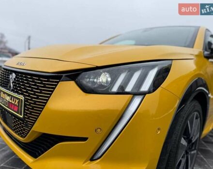 Желтый Пежо e-208, объемом двигателя 0 л и пробегом 129 тыс. км за 14399 $, фото 13 на Automoto.ua