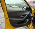 Желтый Пежо e-208, объемом двигателя 0 л и пробегом 129 тыс. км за 14399 $, фото 18 на Automoto.ua