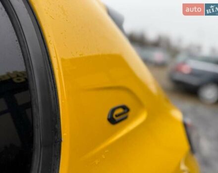 Желтый Пежо e-208, объемом двигателя 0 л и пробегом 129 тыс. км за 14399 $, фото 17 на Automoto.ua