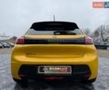 Желтый Пежо e-208, объемом двигателя 0 л и пробегом 129 тыс. км за 14399 $, фото 41 на Automoto.ua