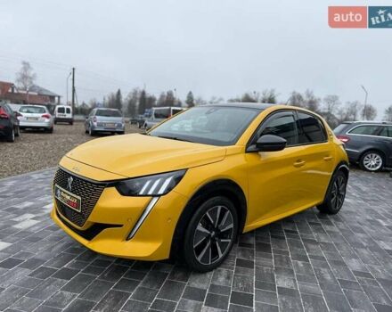Желтый Пежо e-208, объемом двигателя 0 л и пробегом 129 тыс. км за 14399 $, фото 2 на Automoto.ua