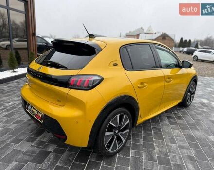 Желтый Пежо e-208, объемом двигателя 0 л и пробегом 129 тыс. км за 14399 $, фото 9 на Automoto.ua