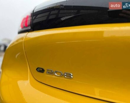 Желтый Пежо e-208, объемом двигателя 0 л и пробегом 129 тыс. км за 14399 $, фото 8 на Automoto.ua