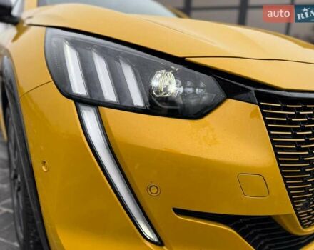 Желтый Пежо e-208, объемом двигателя 0 л и пробегом 129 тыс. км за 14399 $, фото 10 на Automoto.ua