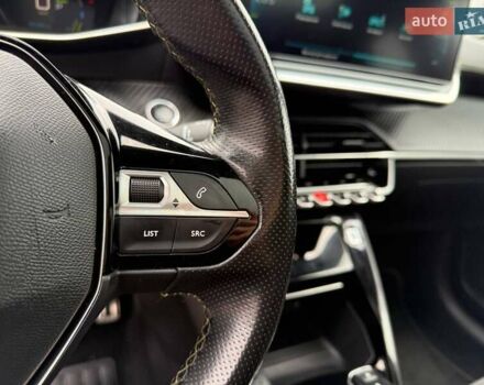 Желтый Пежо e-208, объемом двигателя 0 л и пробегом 129 тыс. км за 14399 $, фото 28 на Automoto.ua