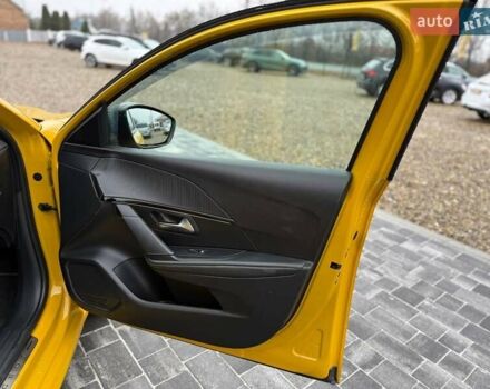 Желтый Пежо e-208, объемом двигателя 0 л и пробегом 129 тыс. км за 14399 $, фото 39 на Automoto.ua