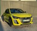 Желтый Пежо e-208, объемом двигателя 0 л и пробегом 8 тыс. км за 18400 $, фото 1 на Automoto.ua