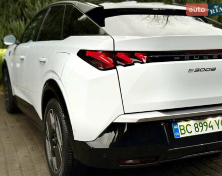 Белый Пежо e-3008, объемом двигателя 0 л и пробегом 1 тыс. км за 37950 $, фото 34 на Automoto.ua