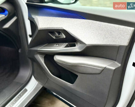 Белый Пежо e-3008, объемом двигателя 0 л и пробегом 1 тыс. км за 37950 $, фото 50 на Automoto.ua