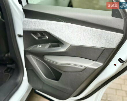 Белый Пежо e-3008, объемом двигателя 0 л и пробегом 1 тыс. км за 37950 $, фото 68 на Automoto.ua