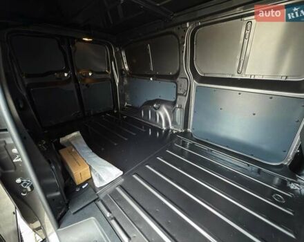 Серый Пежо e-Expert, объемом двигателя 0 л и пробегом 1 тыс. км за 30338 $, фото 15 на Automoto.ua