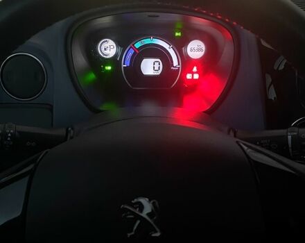 Белый Пежо иOн, объемом двигателя 0 л и пробегом 67 тыс. км за 4500 $, фото 5 на Automoto.ua