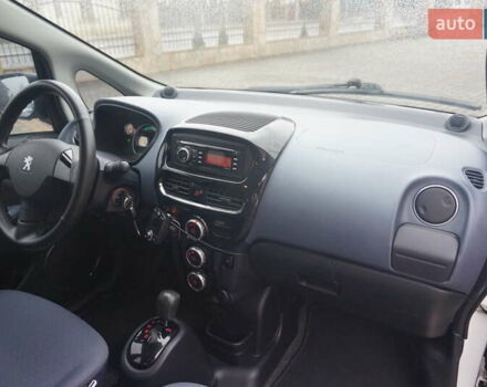 Белый Пежо иOн, объемом двигателя 0 л и пробегом 84 тыс. км за 3550 $, фото 40 на Automoto.ua