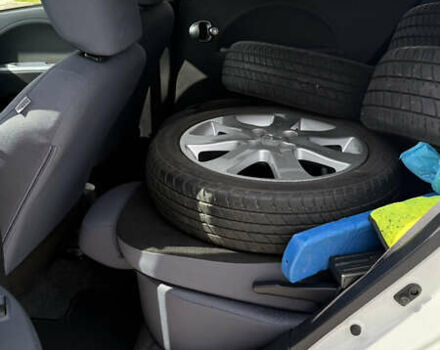 Белый Пежо иOн, объемом двигателя 0 л и пробегом 90 тыс. км за 3999 $, фото 12 на Automoto.ua