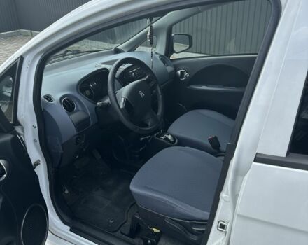Белый Пежо иOн, объемом двигателя 0 л и пробегом 97 тыс. км за 4500 $, фото 4 на Automoto.ua