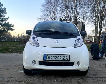 Белый Пежо иOн, объемом двигателя 0 л и пробегом 67 тыс. км за 4500 $, фото 1 на Automoto.ua