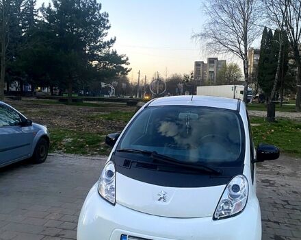 Белый Пежо иOн, объемом двигателя 0 л и пробегом 67 тыс. км за 4500 $, фото 2 на Automoto.ua