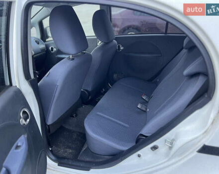 Білий Пежо iOн, об'ємом двигуна 0 л та пробігом 81 тис. км за 3200 $, фото 9 на Automoto.ua