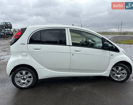 Белый Пежо иOн, объемом двигателя 0 л и пробегом 74 тыс. км за 3650 $, фото 6 на Automoto.ua