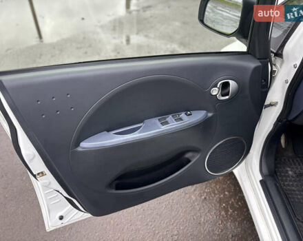 Белый Пежо иOн, объемом двигателя 0 л и пробегом 74 тыс. км за 3650 $, фото 9 на Automoto.ua