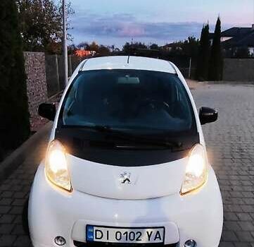 Белый Пежо иOн, объемом двигателя 0 л и пробегом 102 тыс. км за 4500 $, фото 31 на Automoto.ua