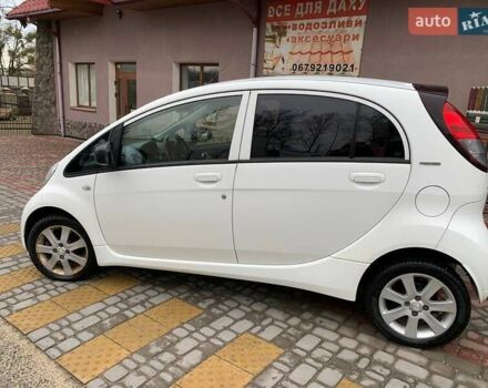 Белый Пежо иOн, объемом двигателя 0 л и пробегом 40 тыс. км за 3900 $, фото 2 на Automoto.ua