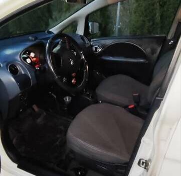 Белый Пежо иOн, объемом двигателя 0 л и пробегом 102 тыс. км за 4500 $, фото 32 на Automoto.ua