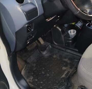 Белый Пежо иOн, объемом двигателя 0 л и пробегом 102 тыс. км за 4500 $, фото 17 на Automoto.ua