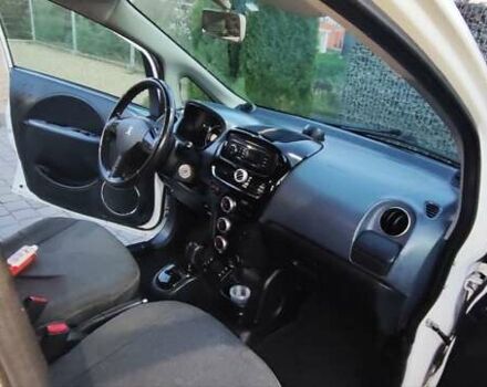 Белый Пежо иOн, объемом двигателя 0 л и пробегом 102 тыс. км за 4500 $, фото 4 на Automoto.ua