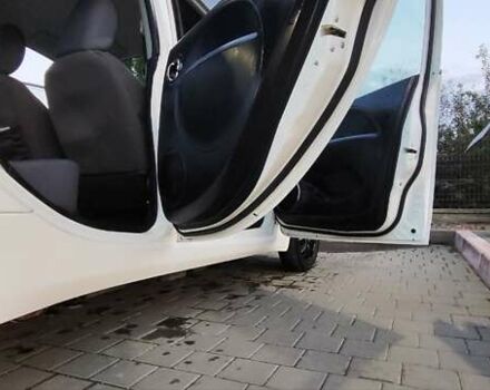 Белый Пежо иOн, объемом двигателя 0 л и пробегом 102 тыс. км за 4500 $, фото 13 на Automoto.ua