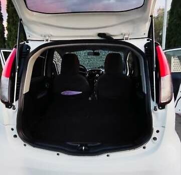 Белый Пежо иOн, объемом двигателя 0 л и пробегом 102 тыс. км за 4500 $, фото 7 на Automoto.ua