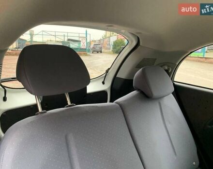 Белый Пежо иOн, объемом двигателя 0 л и пробегом 40 тыс. км за 3900 $, фото 19 на Automoto.ua