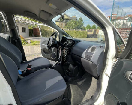 Белый Пежо иOн, объемом двигателя 0 л и пробегом 80 тыс. км за 3700 $, фото 7 на Automoto.ua