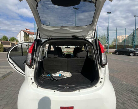 Белый Пежо иOн, объемом двигателя 0 л и пробегом 80 тыс. км за 3700 $, фото 5 на Automoto.ua