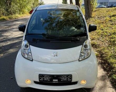 Белый Пежо иOн, объемом двигателя 0 л и пробегом 93 тыс. км за 4600 $, фото 9 на Automoto.ua