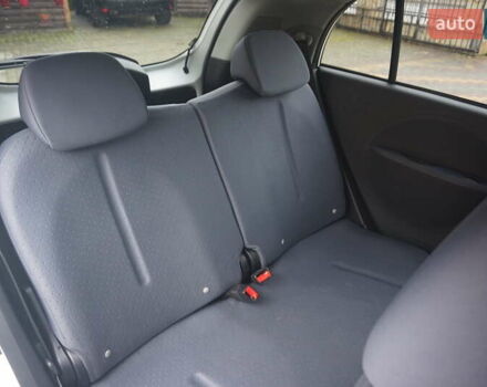 Белый Пежо иOн, объемом двигателя 0 л и пробегом 103 тыс. км за 4200 $, фото 40 на Automoto.ua