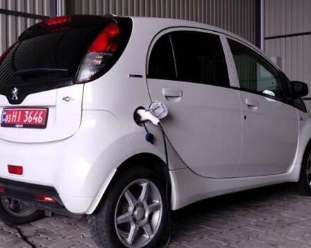 Белый Пежо иOн, объемом двигателя 0 л и пробегом 93 тыс. км за 4600 $, фото 3 на Automoto.ua