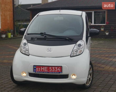 Белый Пежо иOн, объемом двигателя 0 л и пробегом 103 тыс. км за 4200 $, фото 2 на Automoto.ua