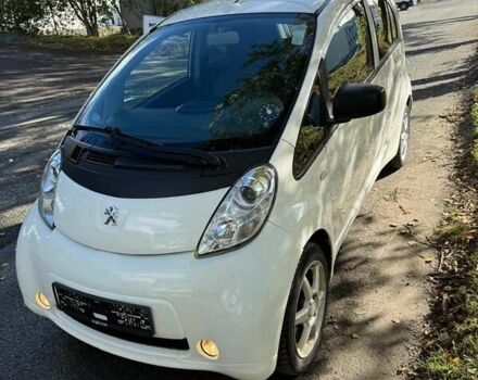 Белый Пежо иOн, объемом двигателя 0 л и пробегом 93 тыс. км за 4600 $, фото 10 на Automoto.ua