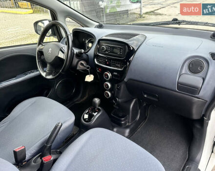 Белый Пежо иOн, объемом двигателя 0 л и пробегом 74 тыс. км за 4900 $, фото 16 на Automoto.ua