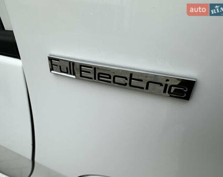 Белый Пежо иOн, объемом двигателя 0 л и пробегом 74 тыс. км за 4900 $, фото 18 на Automoto.ua