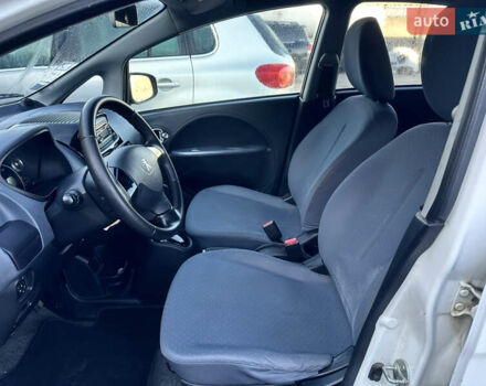 Белый Пежо иOн, объемом двигателя 0 л и пробегом 74 тыс. км за 4899 $, фото 2 на Automoto.ua