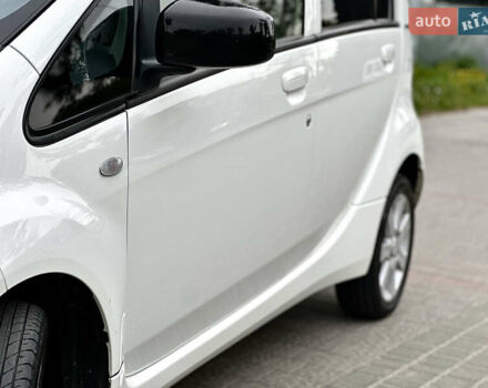 Белый Пежо иOн, объемом двигателя 0 л и пробегом 55 тыс. км за 7999 $, фото 17 на Automoto.ua