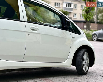 Белый Пежо иOн, объемом двигателя 0 л и пробегом 55 тыс. км за 7999 $, фото 10 на Automoto.ua