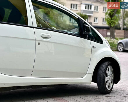 Белый Пежо иOн, объемом двигателя 0 л и пробегом 55 тыс. км за 7999 $, фото 11 на Automoto.ua