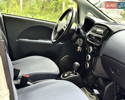 Белый Пежо иOн, объемом двигателя 0 л и пробегом 55 тыс. км за 7999 $, фото 43 на Automoto.ua