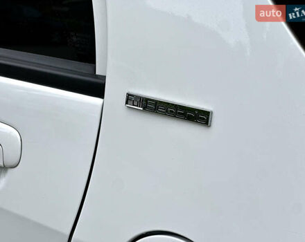 Белый Пежо иOн, объемом двигателя 0 л и пробегом 55 тыс. км за 7999 $, фото 30 на Automoto.ua