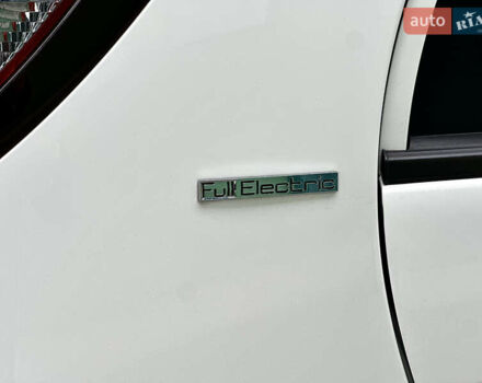 Белый Пежо иOн, объемом двигателя 0 л и пробегом 55 тыс. км за 7999 $, фото 28 на Automoto.ua